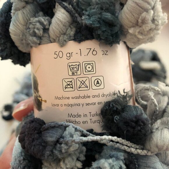 🛒 $8 - 5 Skeins Gala mixed fiber Yarn for Scarfs #302 - Picture 6 of 6